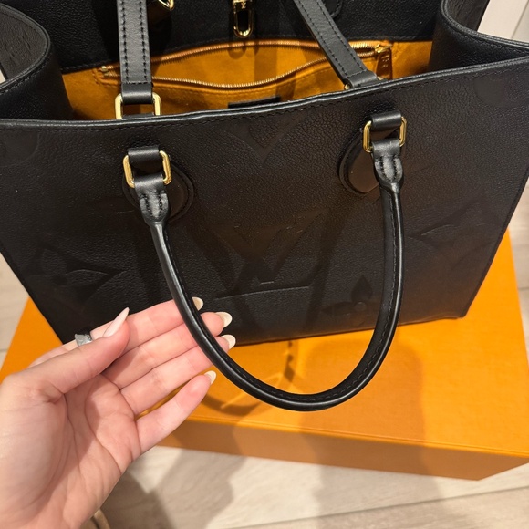 Louis Vuitton Onthego MM Monogram Empreinte Leather - Picture 6 of 16